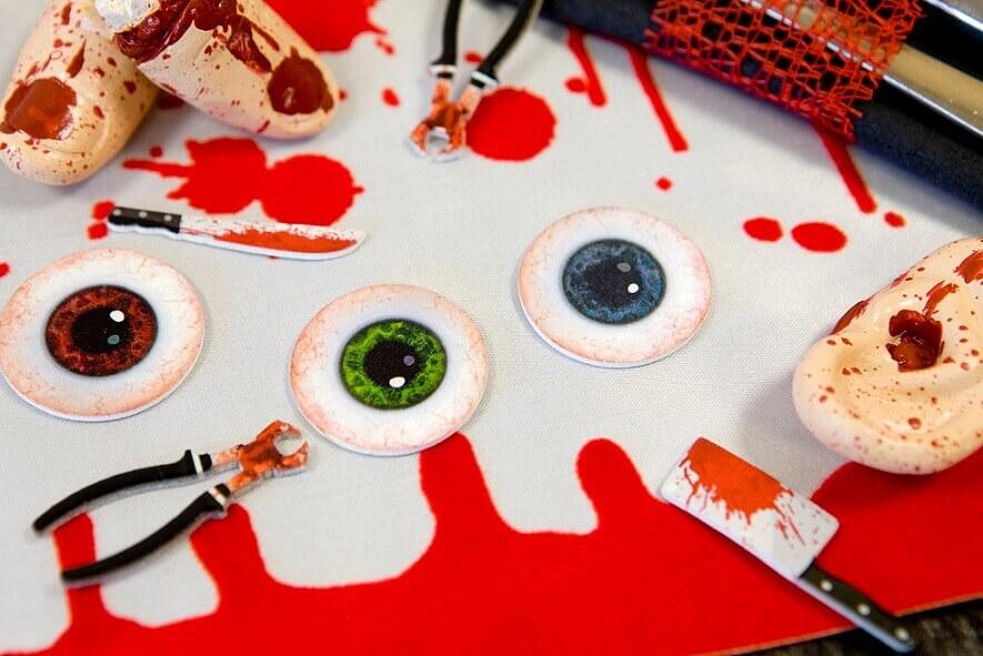 Dek0756 decoration de table halloween oeil sanglant a parsemer en bois