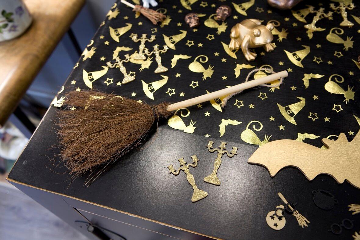 Dek0763 decoration fete halloween balai de sorciere