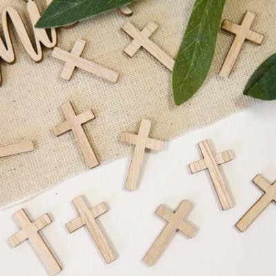 Dek0936 croix en bois pour decoration de table communion