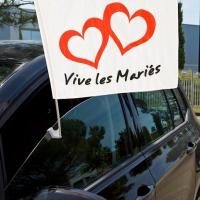 Drapeau mariage voiture