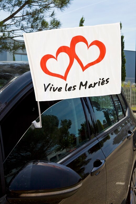 Drapeau mariage voiture