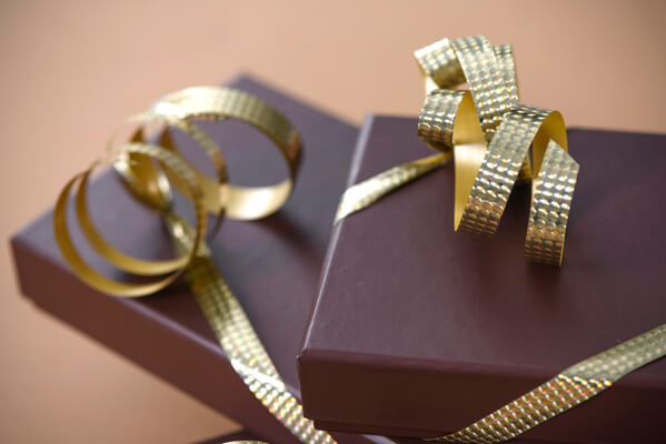 Emballage cadeaux bolduc or