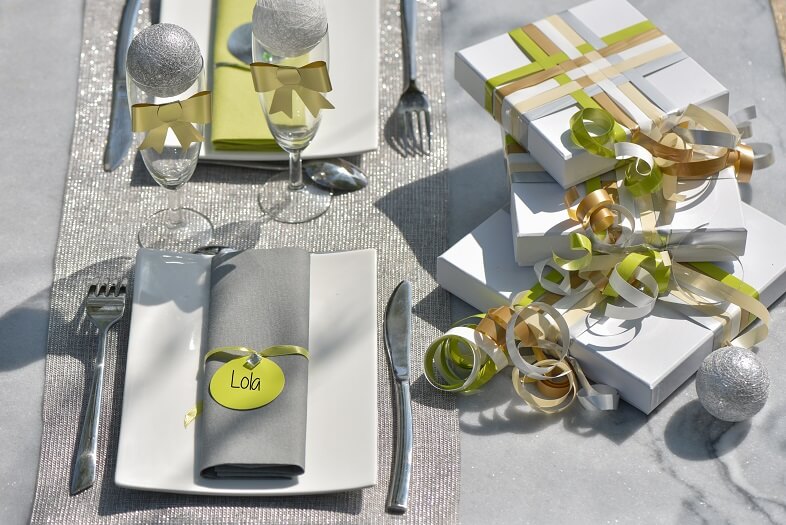 Emballage de cadeau blanc