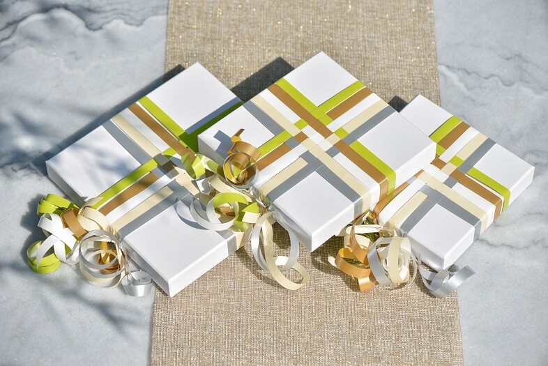 Emballage de cadeaux blanc