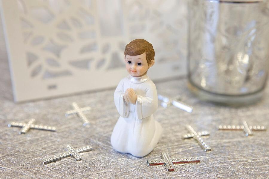 Figurine communion communiant garcon assis