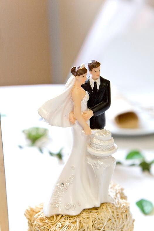 Figurine pour gâteau de mariage - Couple de mariés avec Valise