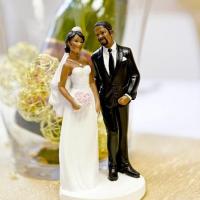 Figurine gateau de mariage couple de maries heureux