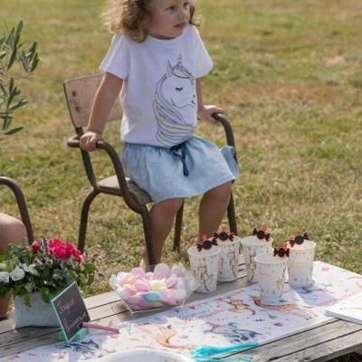 Decoration de table zoo avec gobelet multicolore