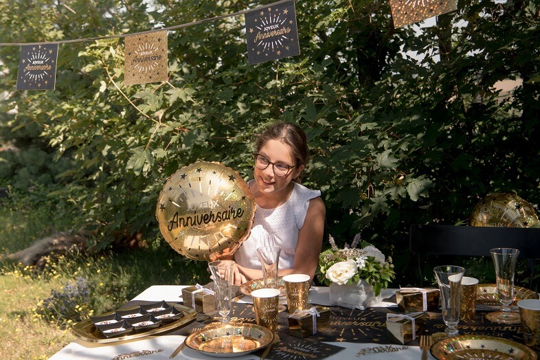 Gobelet jetable en carton joyeux anniversaire or