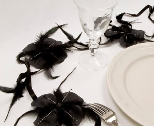 Guirlande de fleurs en plume noire