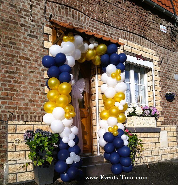 Décoration avec guirlande organique et ballon bleu R/50219