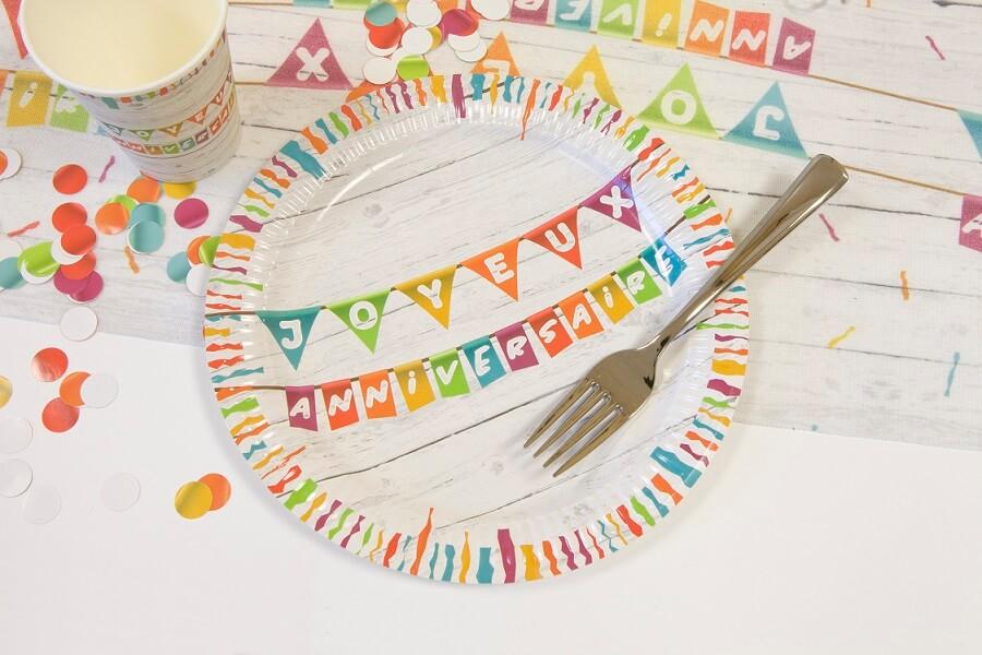 Vaisselle jetable, assiettes et gobelets en carton pour votre fête d' anniversaire