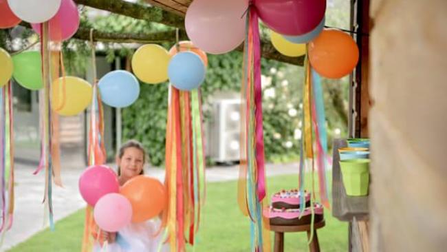 Jeu amusant avec ballon en latex : Le château de ballons.
