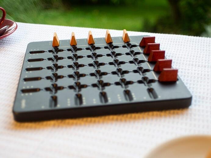 Jeu de societe original bois amusant squadro