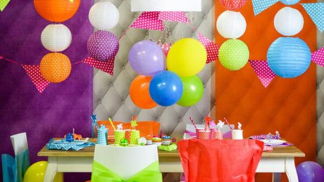 Jeu amusant avec ballon en latex : vole, ballon !