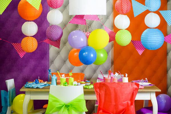 Jeu amusant avec ballon en latex : vole, ballon !