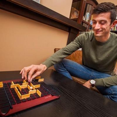 Jeu en bois de strategie et de reflexion quoridor mini