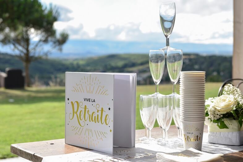 Livre dor vive la retraite blanc et or