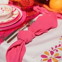 Magasin pas de calais location textile serviette de table tissu coton gaufree fuchsia