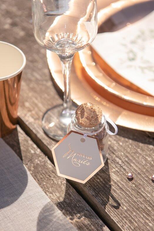 Marque place mariage rose gold et blanc vive les maries