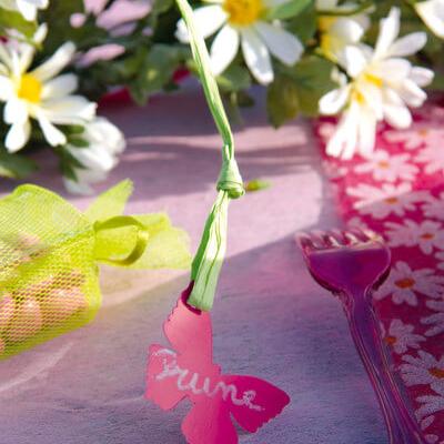 Confection de dragee papillon fuchsia