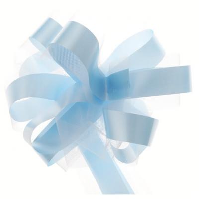 Noeud voiture en tulle bleu ciel