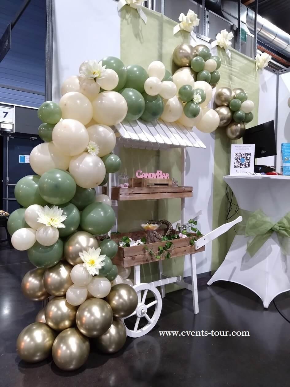 Décoration avec guirlande organique et ballon argent R/50202