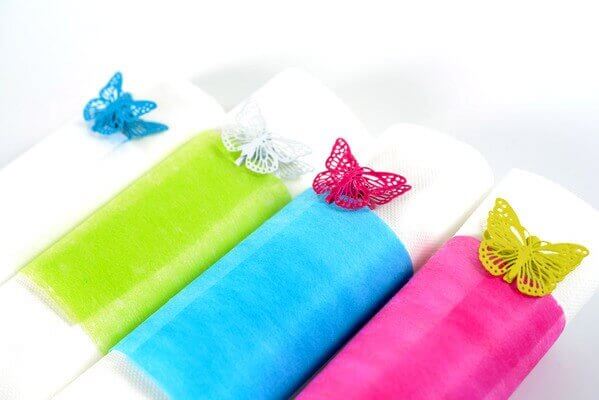 Pliage de serviette bleu turquoise