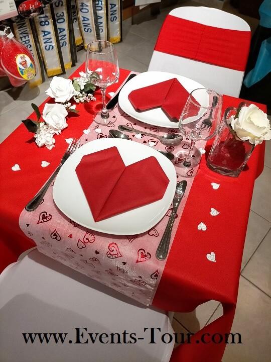 Pliage de serviette coeur rouge