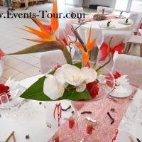 Pliage de serviette elegant rouge et blanc theme des iles