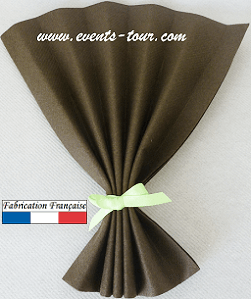 Pliage de serviette eventail chocolat