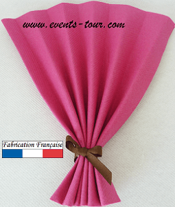 Pliage de serviette eventail fuchsia