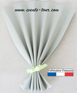 Pliage de serviette eventail gris