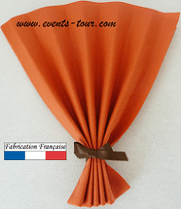 Pliage de serviette eventail orange