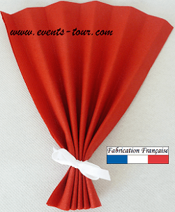 Pliage de serviette eventail rouge 1