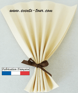 Pliage de serviette eventail fuchsia
