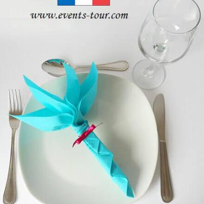 Pliage de serviette fleur rose