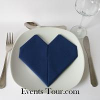 Pliage de serviette mariage coeur bleu marine