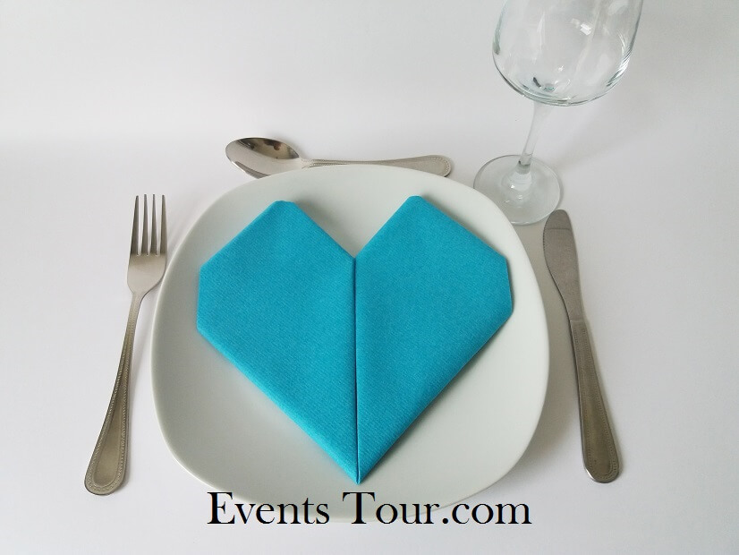 Pliage de serviette mariage coeur bleu turquoise
