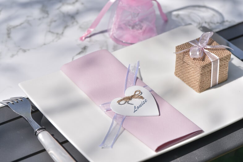 Pliage de serviette mariage rose et blanc