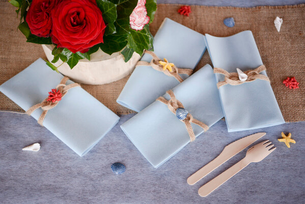 Pliage de serviette sur la mer