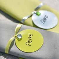 Pliage de serviette vert et gris