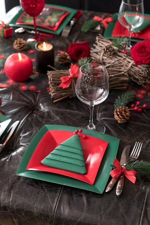 Pliage de serviette vert sapin noel
