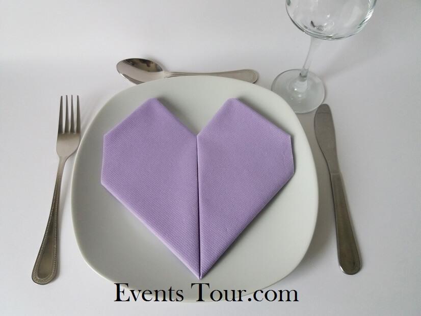 Pliage serviette mariage coeur parme