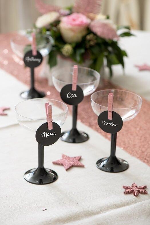 Porte nom rond et noir en carton