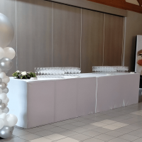 Prestation decoration de salle fetes colonne de ballons argent blanc dore or