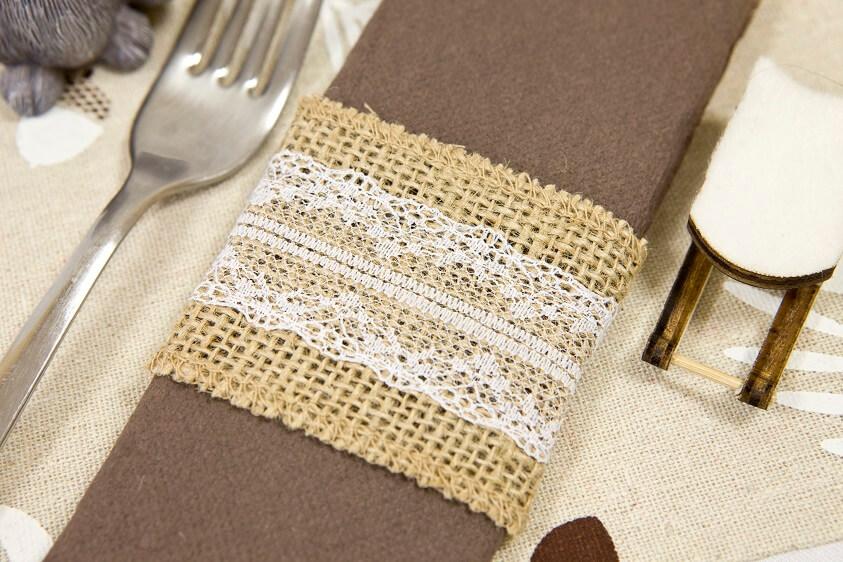 Ru359 pliage de serviette ruban jute dentelle