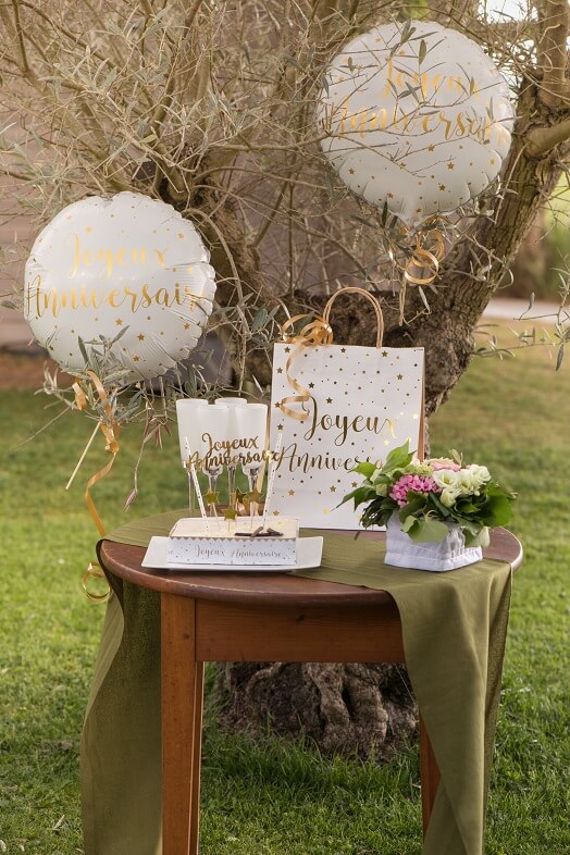 Sac cadeaux anniversaire blanc et or