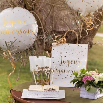 Emballage cadeau anniversaire blanc et or