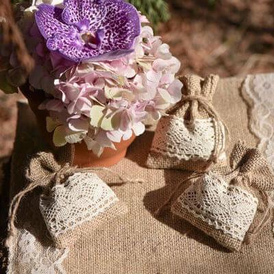Sachet dentelle en jute